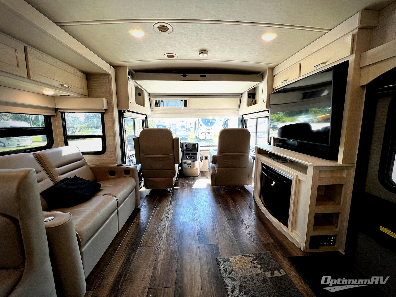 2020 Winnebago Forza 34T Photo 5