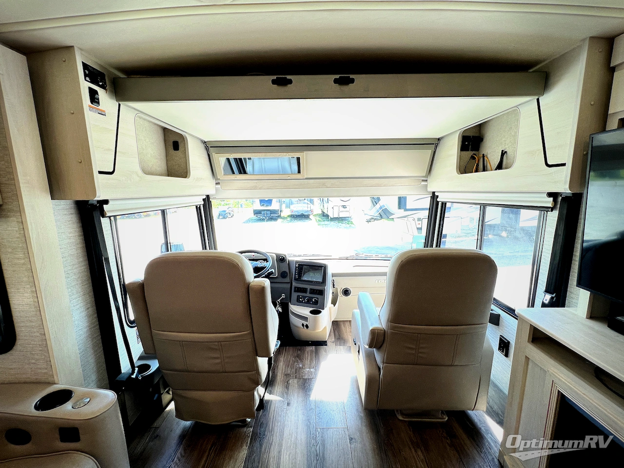 2020 Winnebago Forza 34T Photo 6