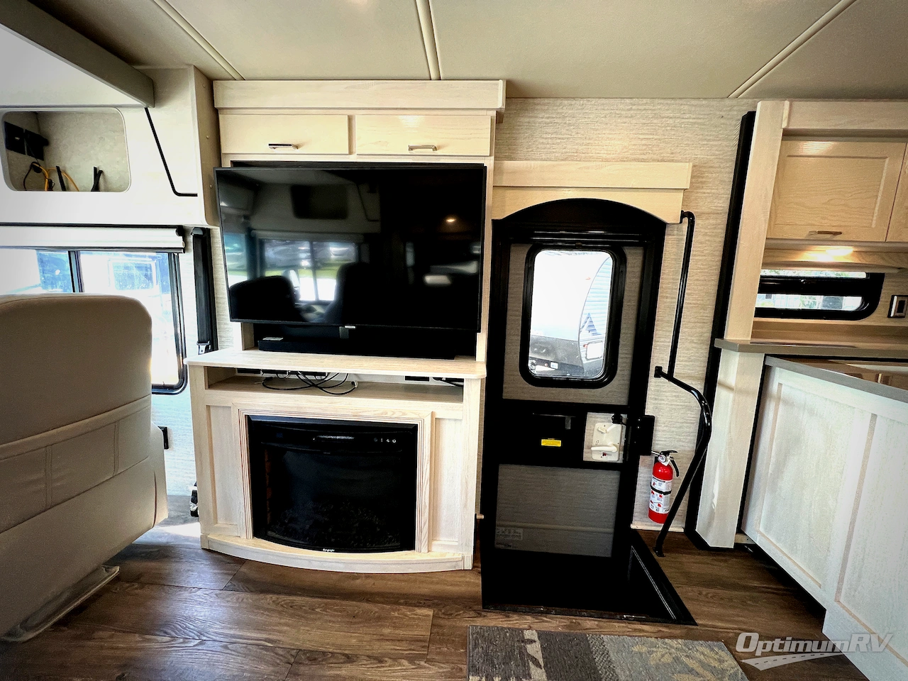 2020 Winnebago Forza 34T Photo 9
