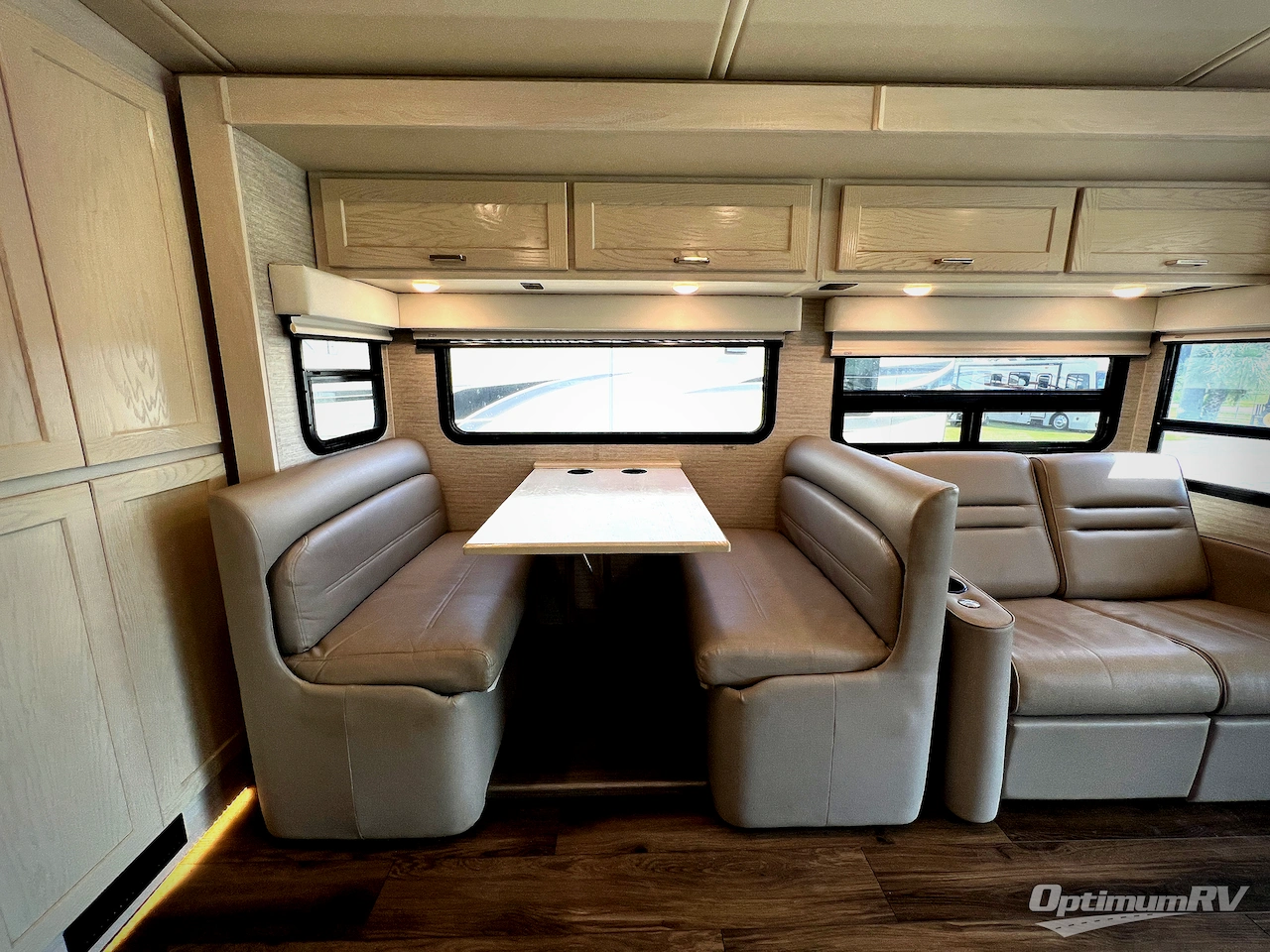 2020 Winnebago Forza 34T Photo 10