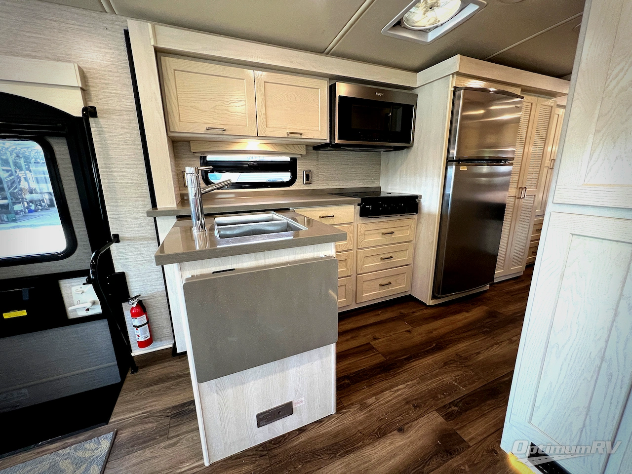 2020 Winnebago Forza 34T Photo 11
