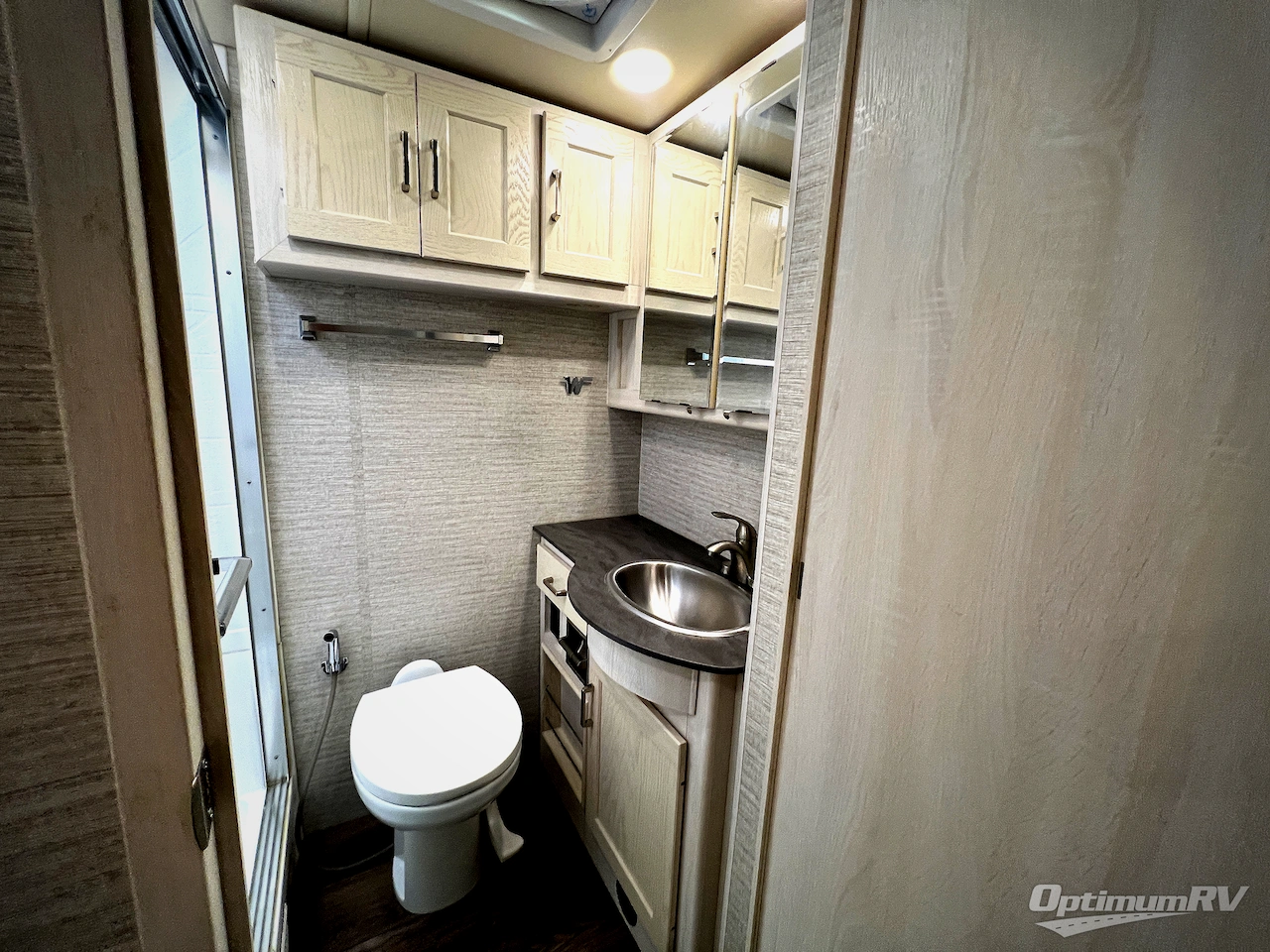 2020 Winnebago Forza 34T Photo 17