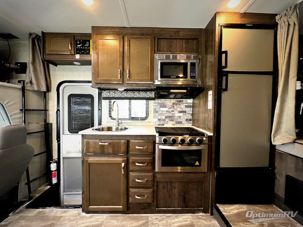 2023 Gulf Stream Conquest Class C 6238 Photo 9