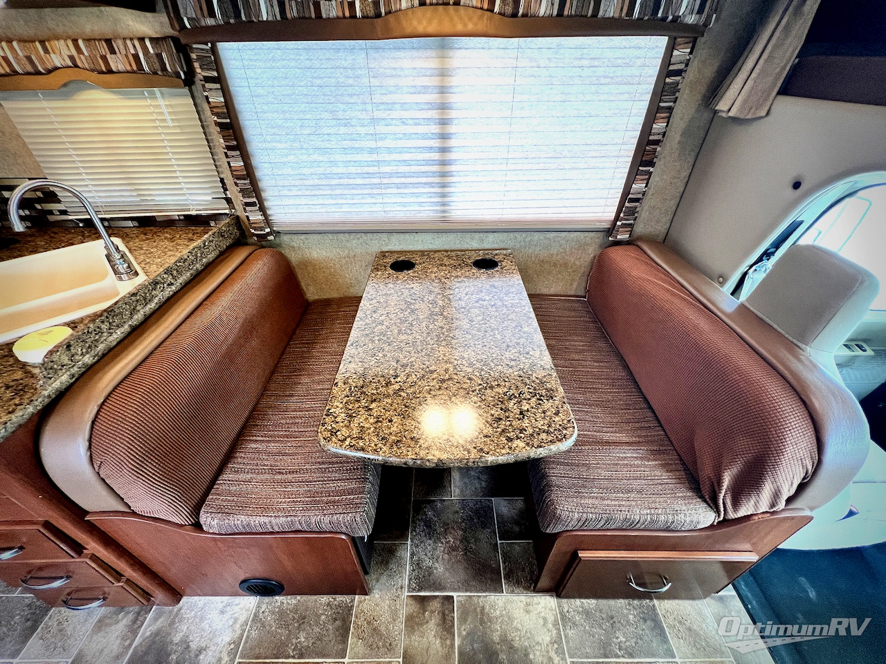 2016 Thor Chateau 26A Photo 8