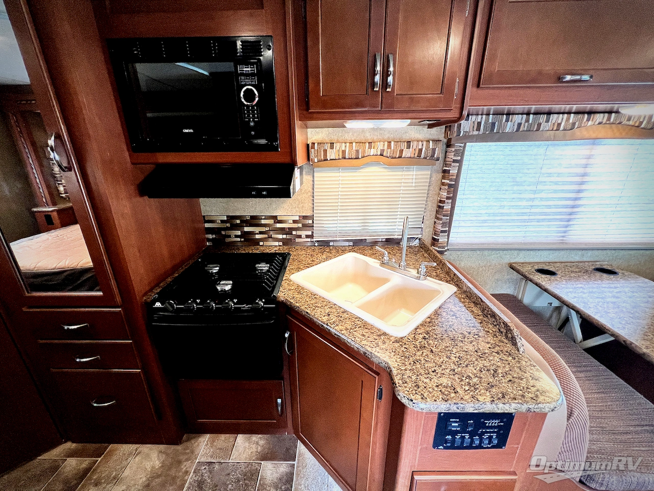2016 Thor Chateau 26A Photo 9
