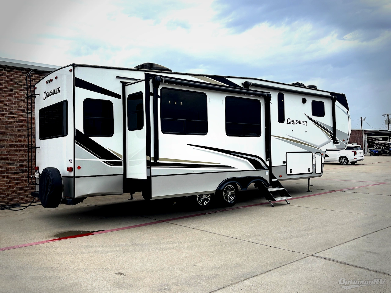 2022 Prime Time Crusader 335RLP Photo 2