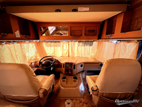 2016 Thor ACE 27.1 RV Photo 2