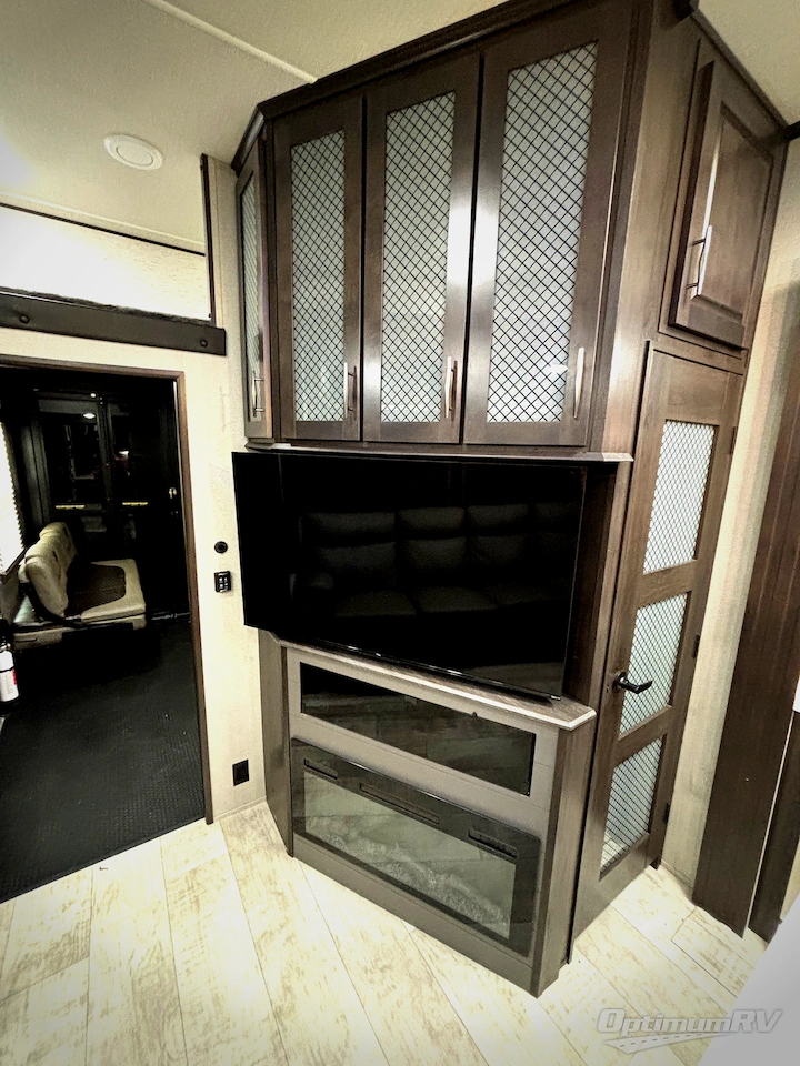 2022 Grand Design Momentum M-Class 351MS-R Photo 18