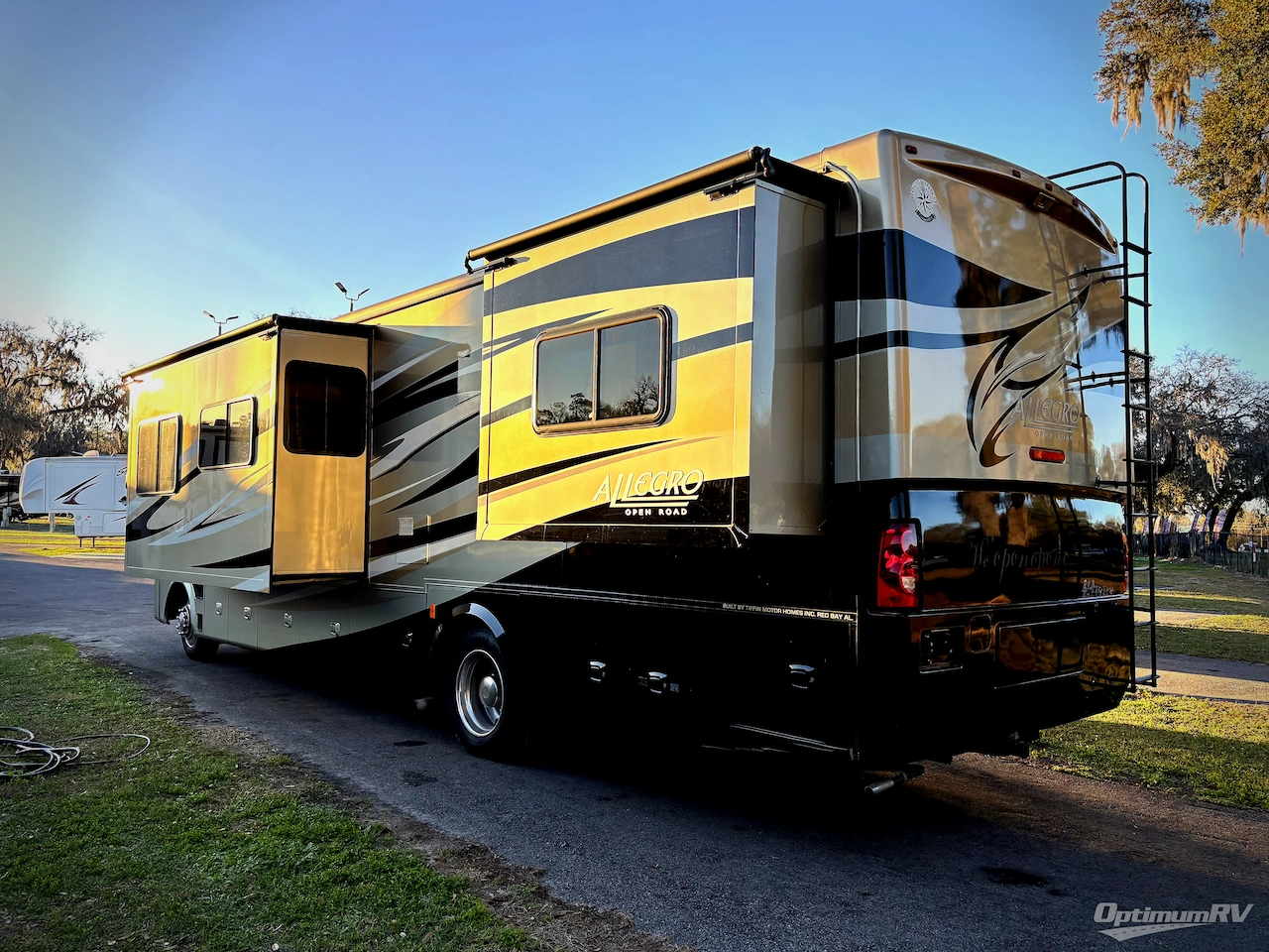 2012 Tiffin Allegro 35 QBA Photo 2