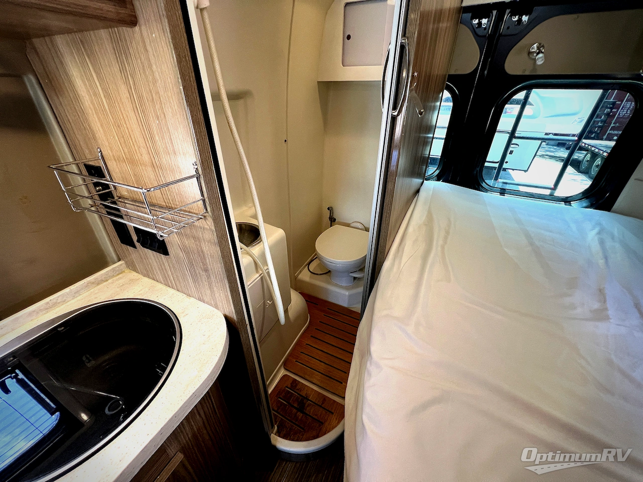 2019 Winnebago Travato 59G Photo 11