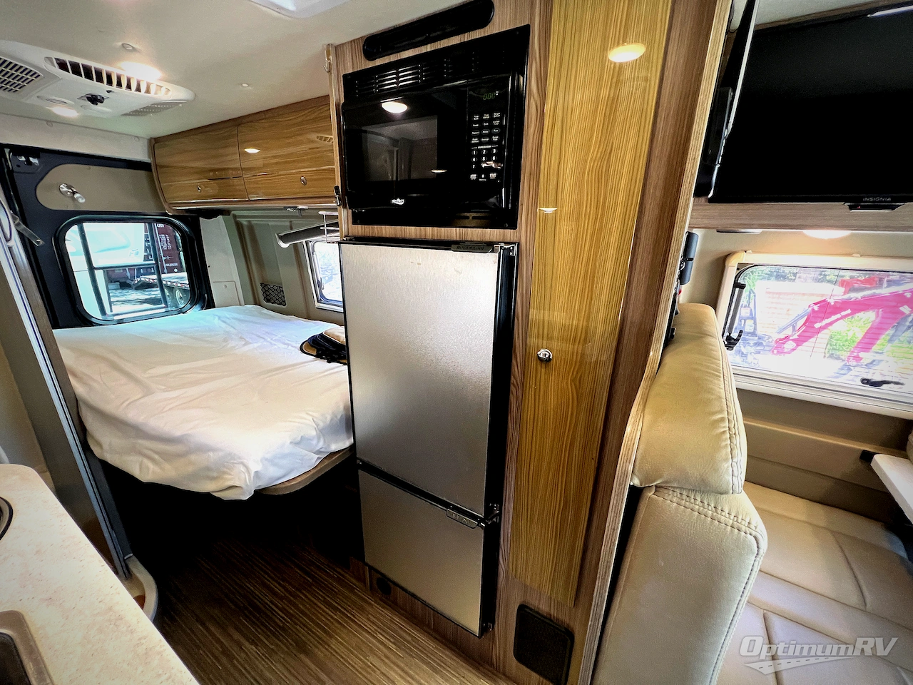 2019 Winnebago Travato 59G Photo 15