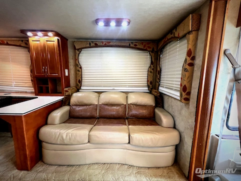 2007 Gulf Stream Tour Master T40C RV Photo 2