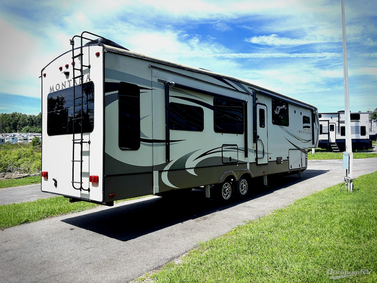 2018 Keystone Montana 3810MS Photo 2