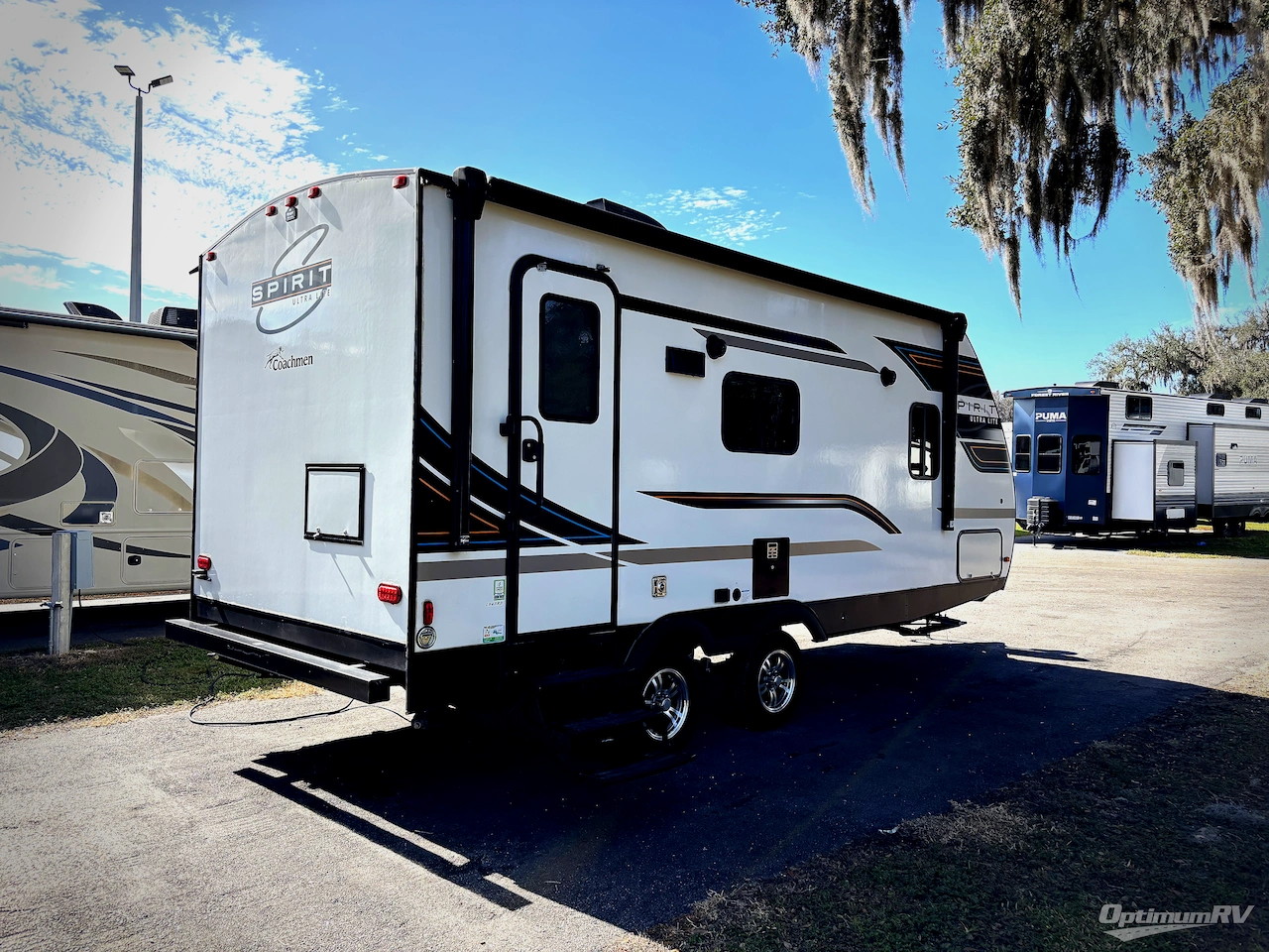 2022 Coachmen Northern Spirit Ultra Lite 1943RB Photo 2