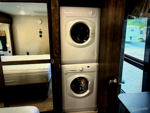 2018 Keystone Montana High Country 385BR RV Photo 4