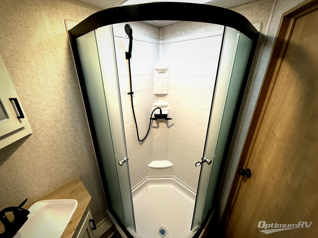 2026 East To West Longitude 185RB Photo 9