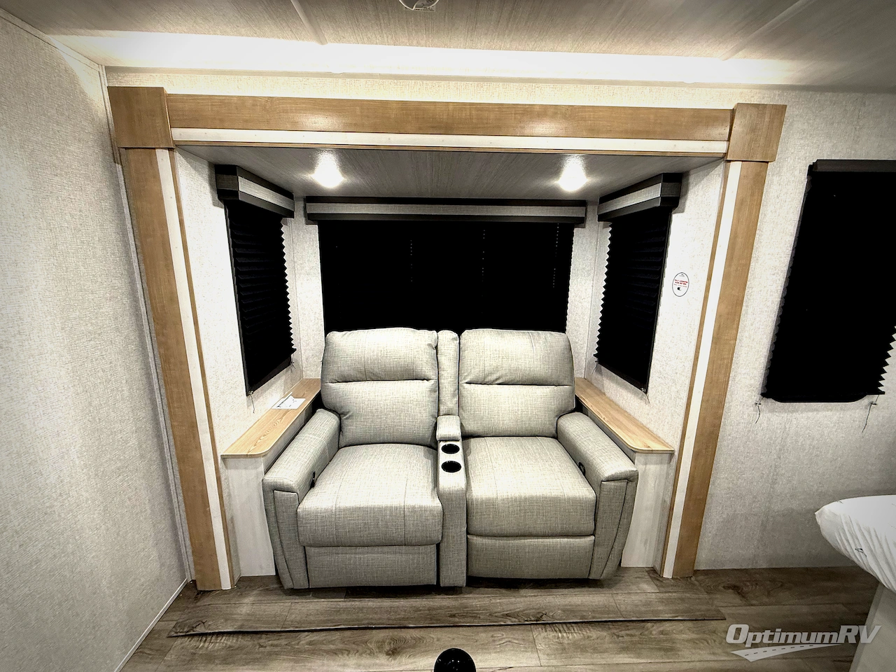 2026 East To West Longitude 185RB Photo 10