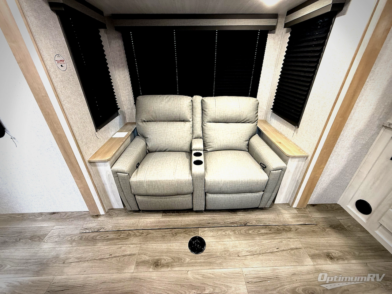 2026 East To West Longitude 230FK Photo 9