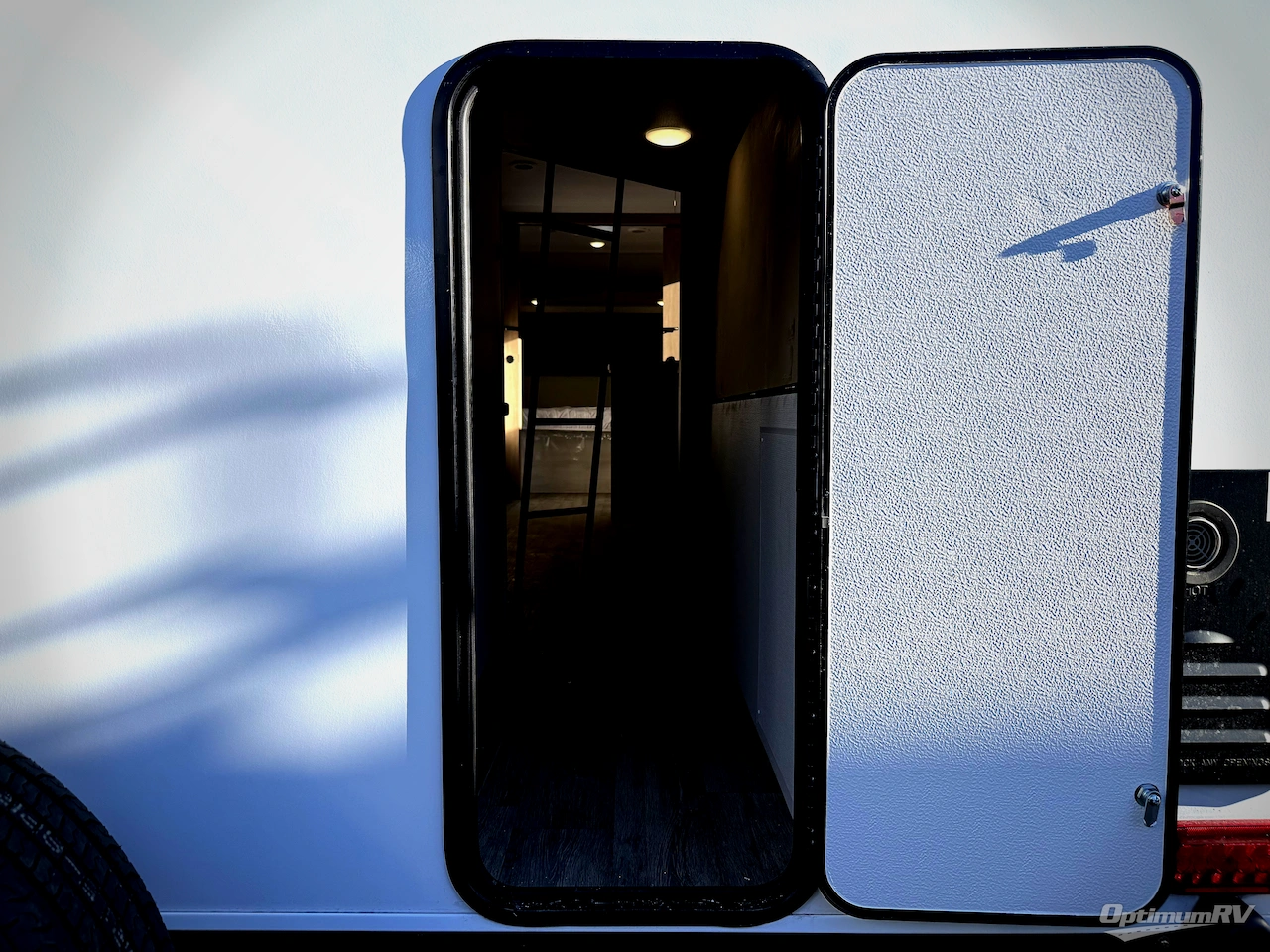 2026 East To West Longitude 255BH Photo 28