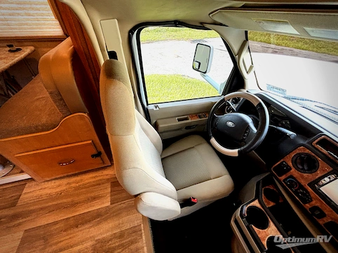 2017 Thor Four Winds 24F RV Photo 2