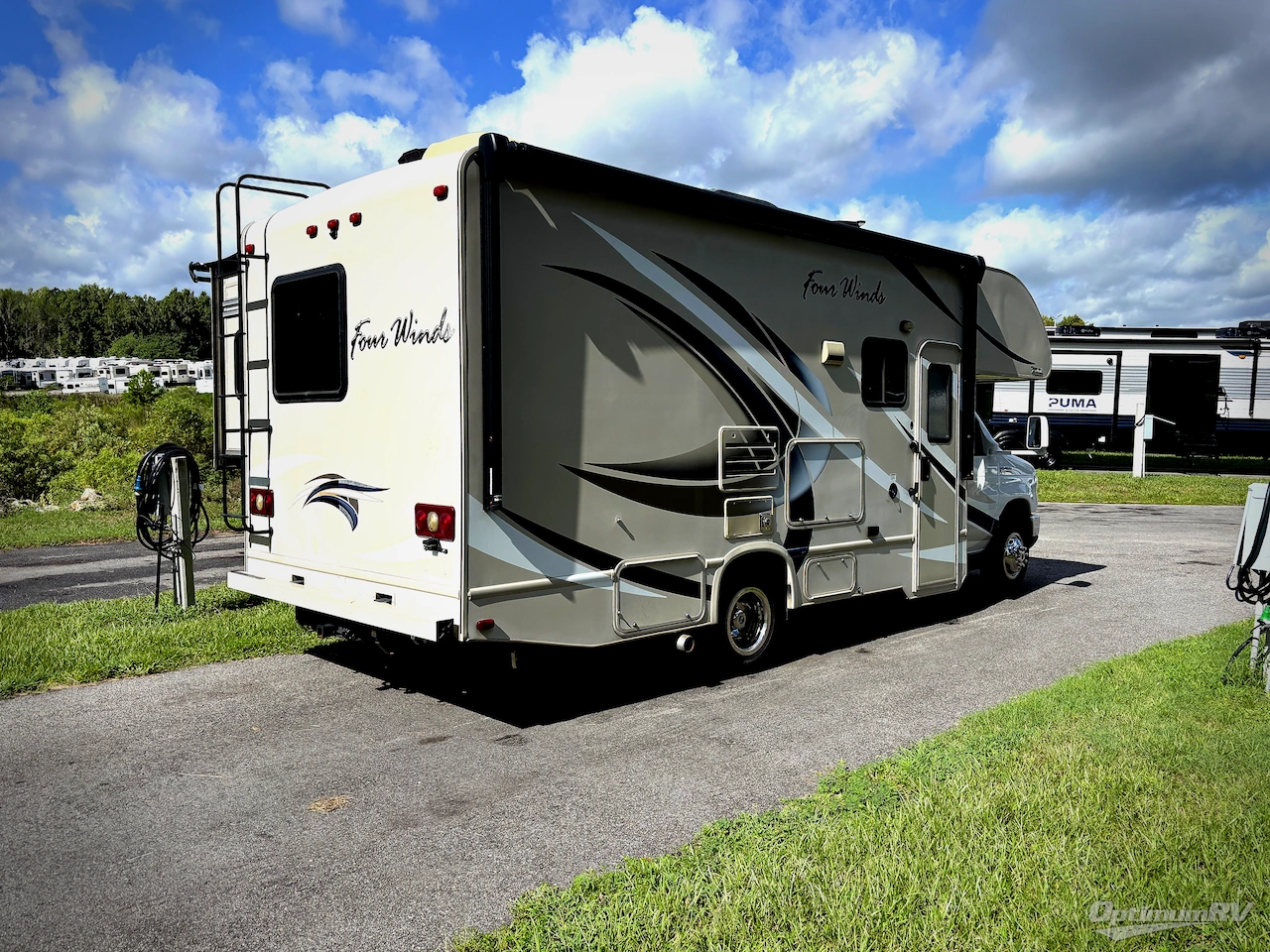 2017 Thor Four Winds 24F Photo 2