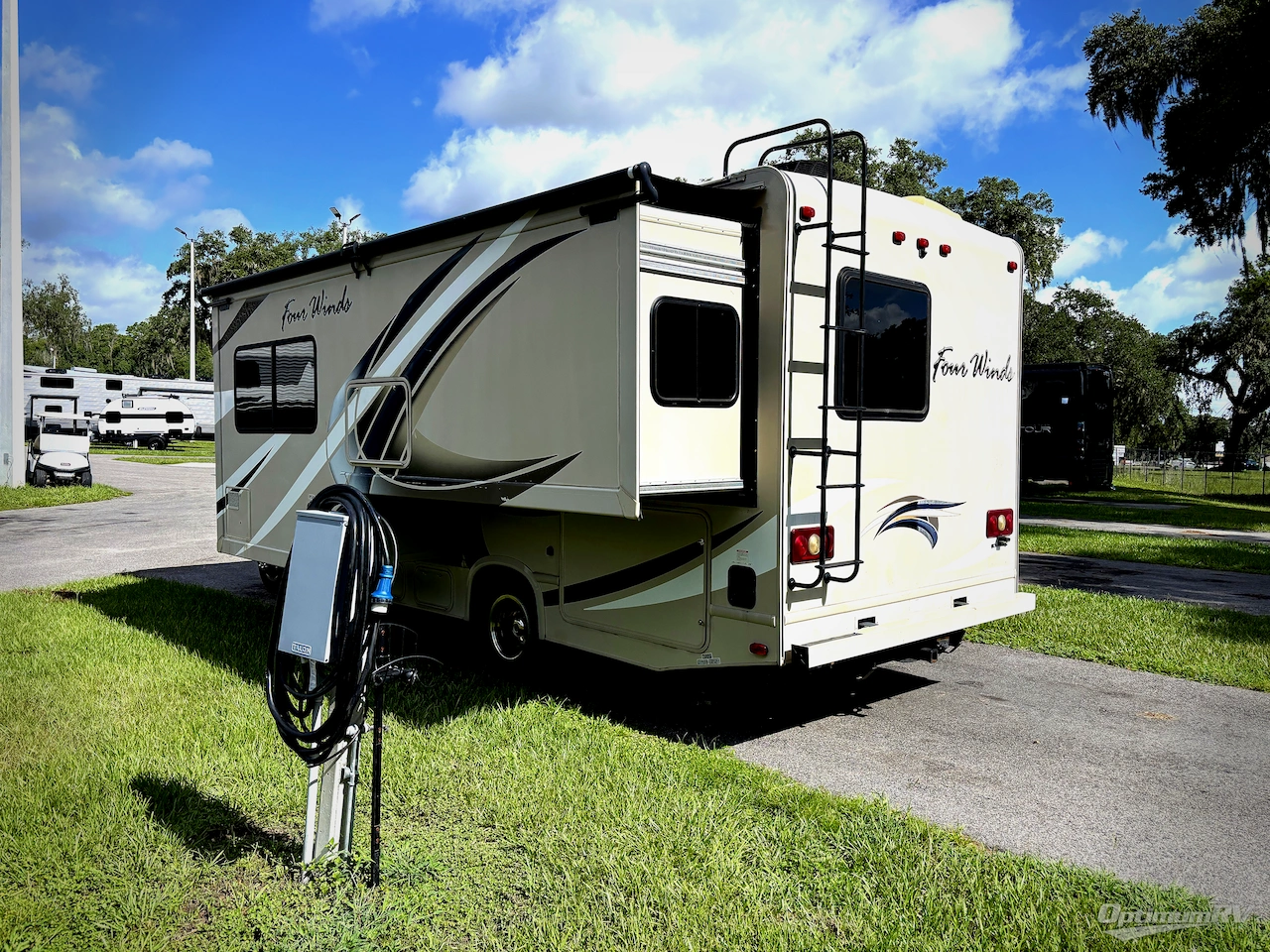 2017 Thor Four Winds 24F Photo 3
