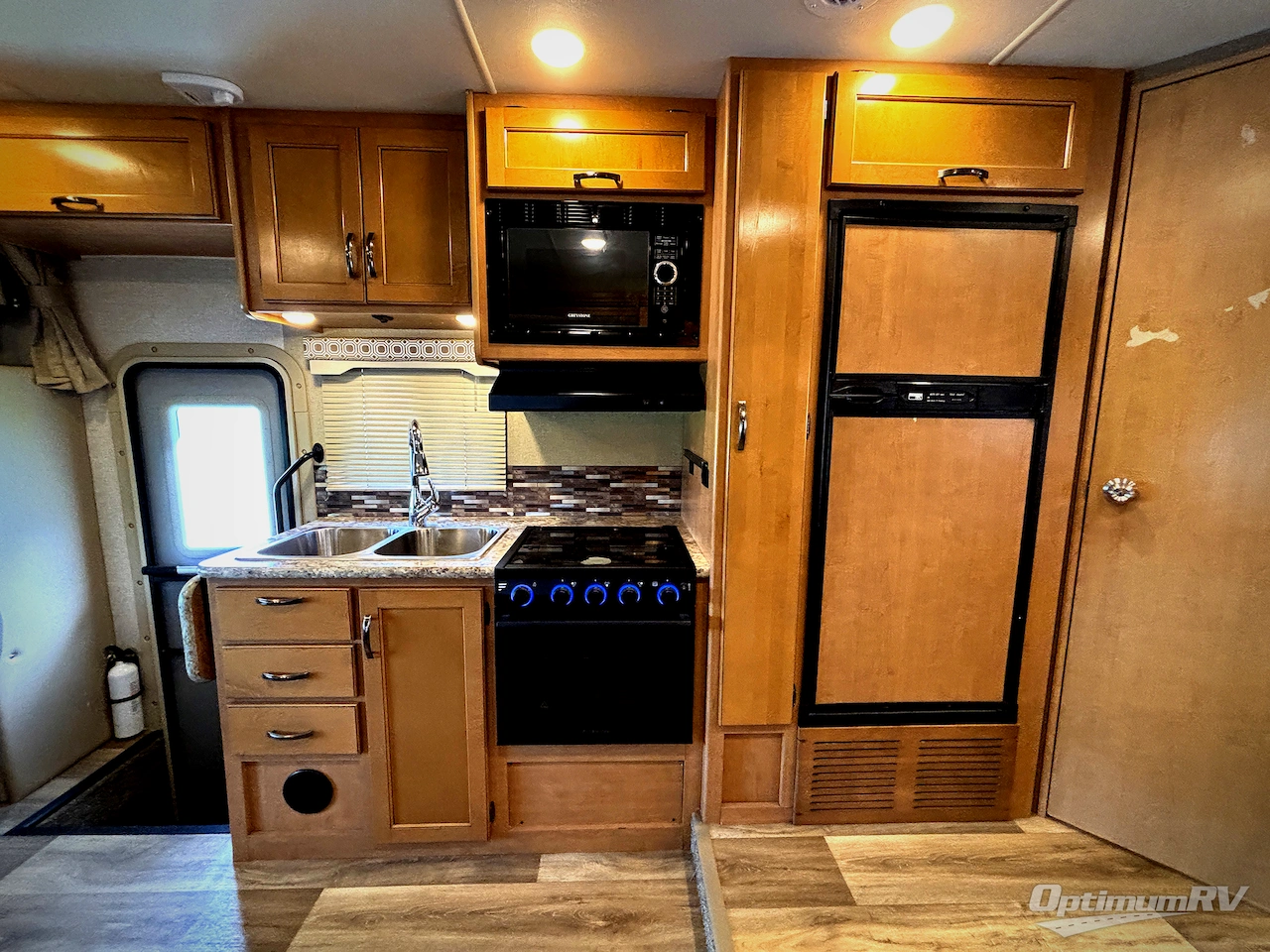 2017 Thor Four Winds 24F Photo 6