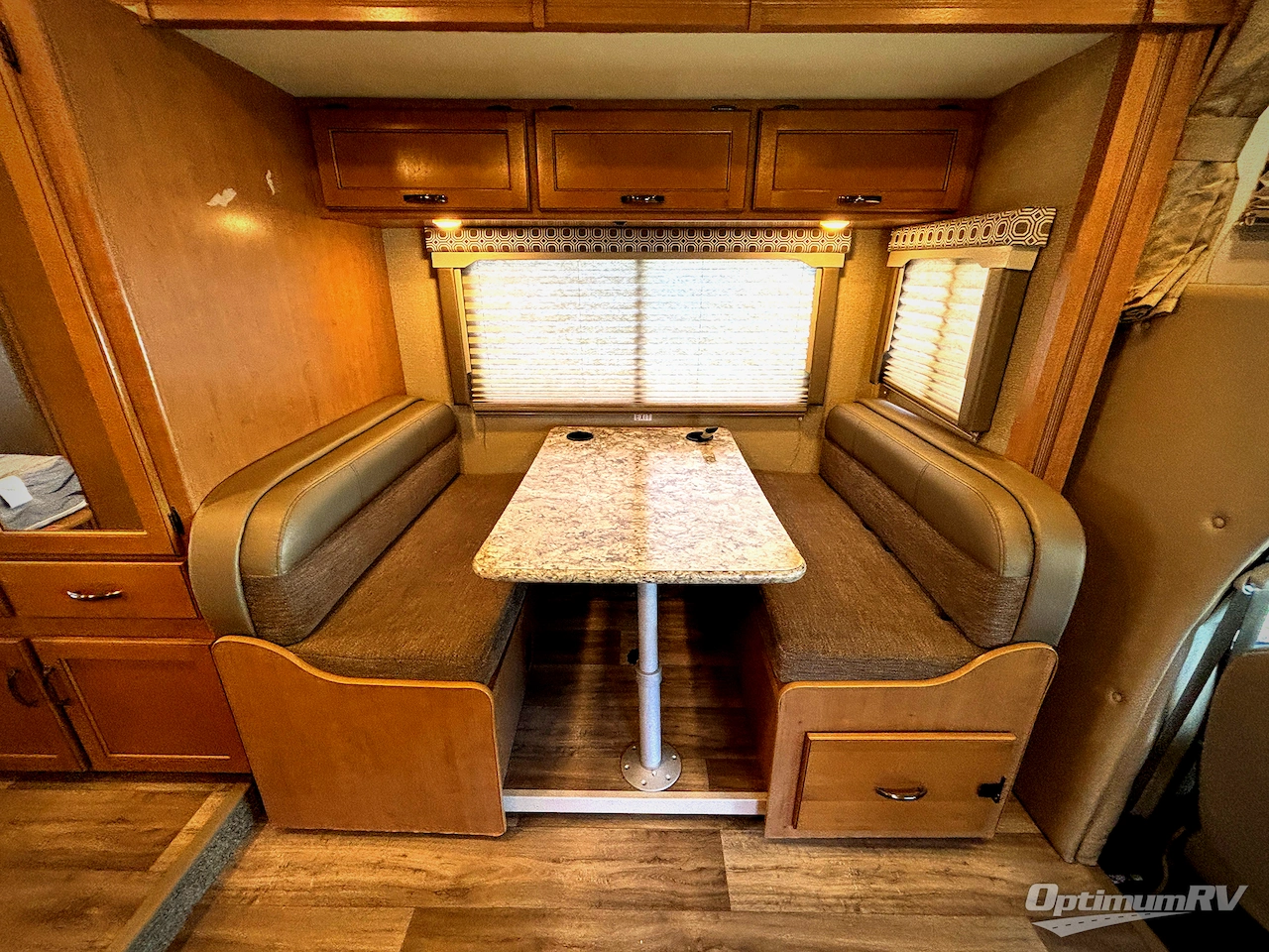 2017 Thor Four Winds 24F Photo 14