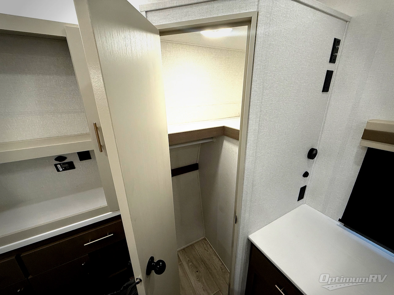 2026 East To West Alta 2870KTH Photo 23