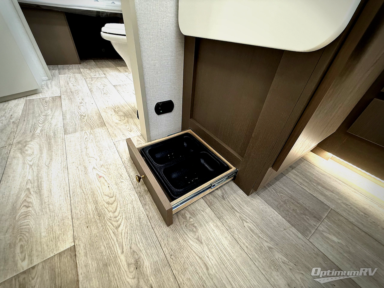 2026 East To West Alta 2850KRL Photo 15