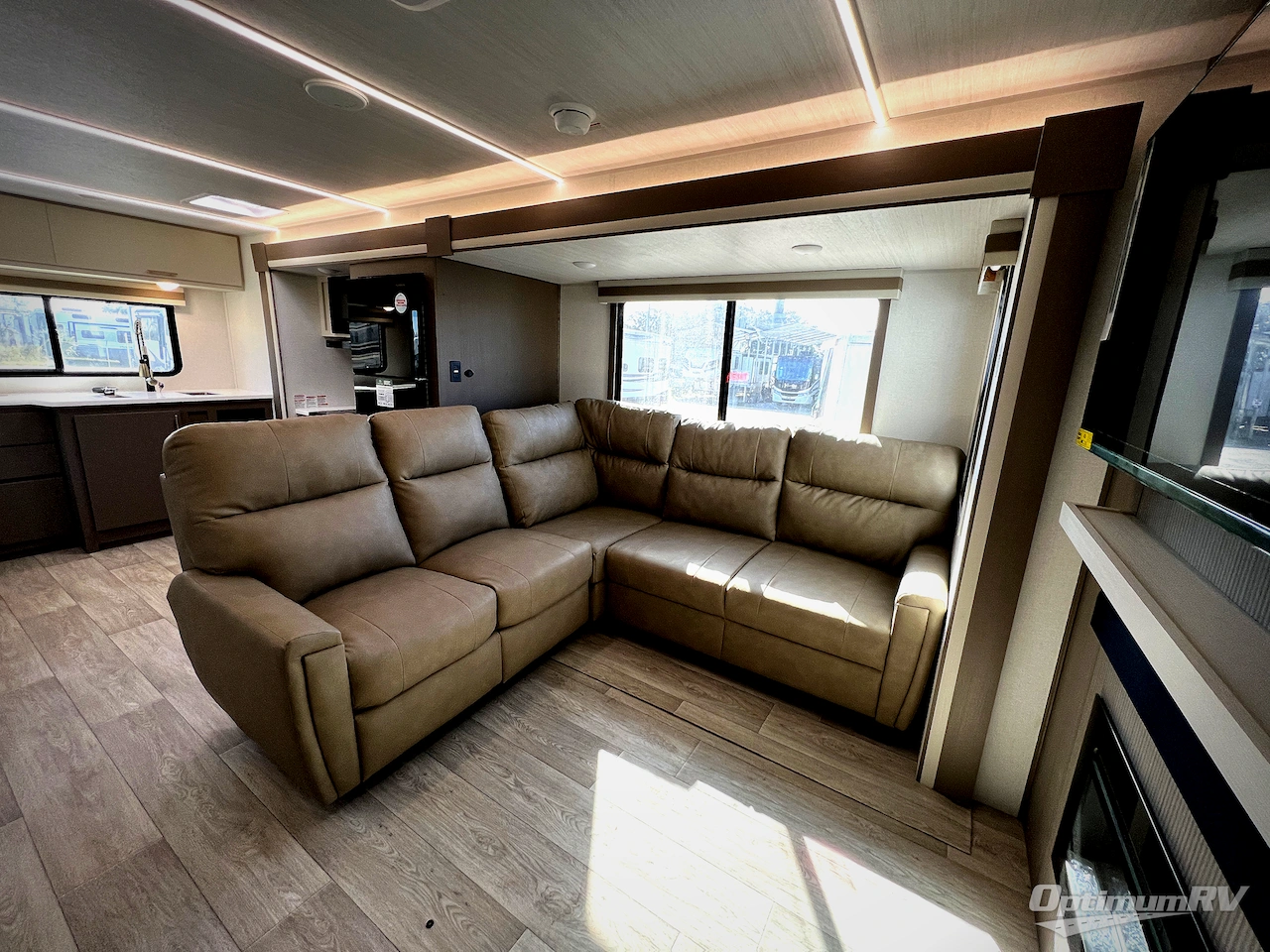 2026 East To West Alta 3175KRL Photo 6