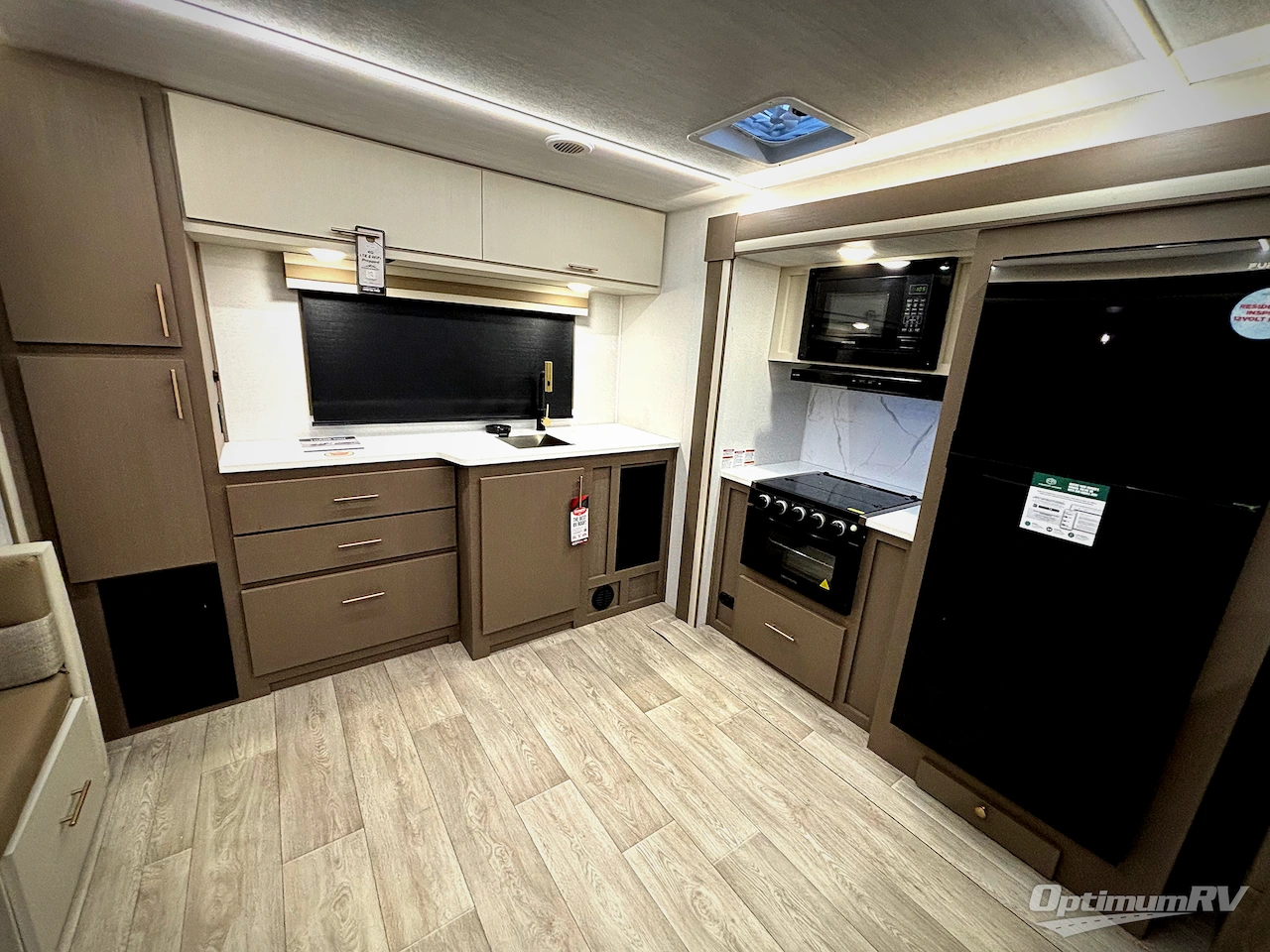 2026 East To West Alta 3175RK Photo 6