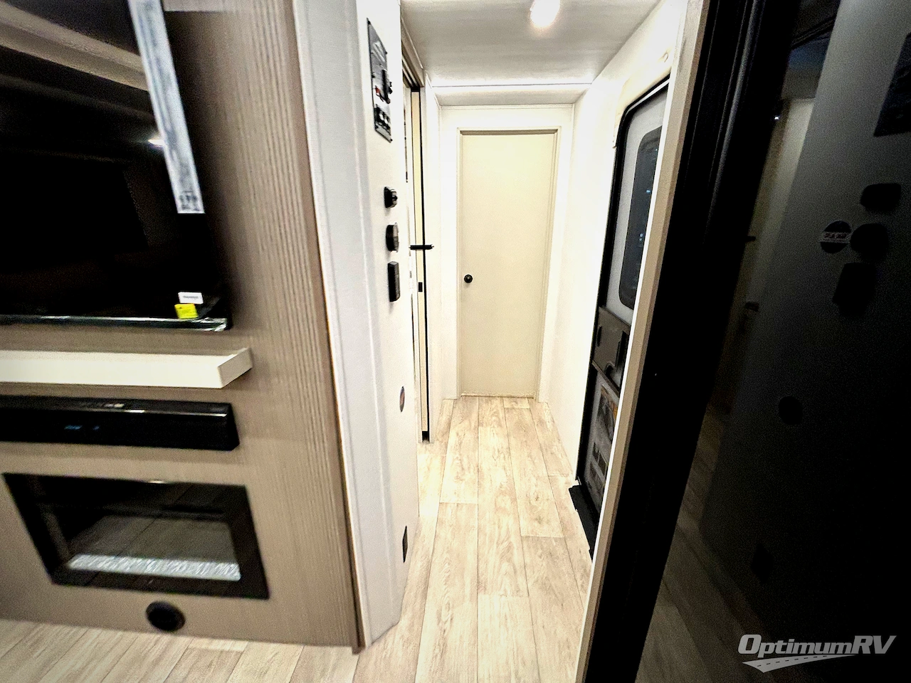 2026 East To West Alta 3175RK Photo 7