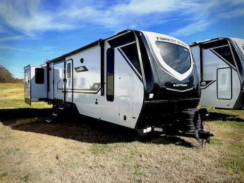 New 2026 East To West Alta 3175KRL Featured Photo