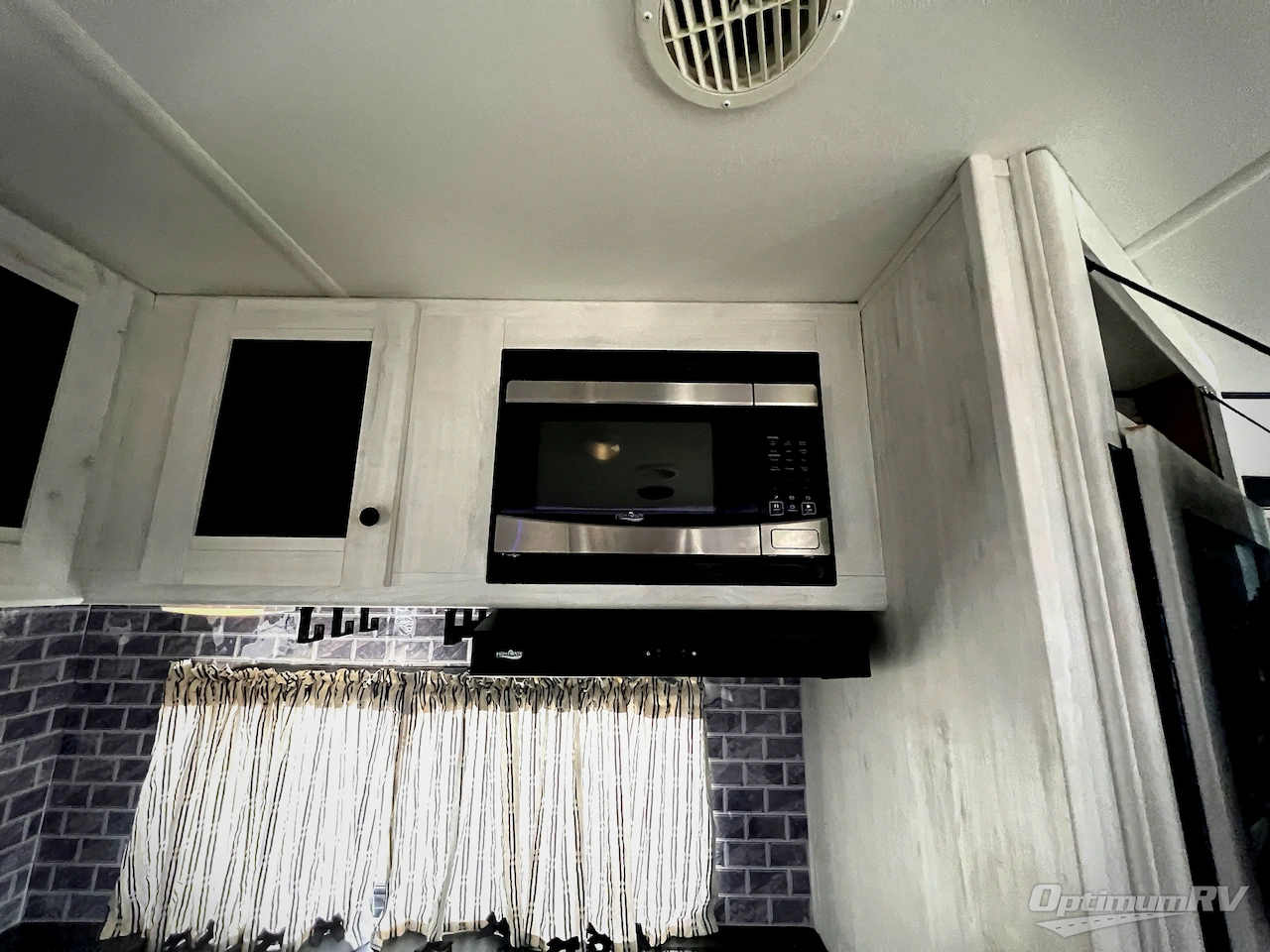 2022 Heartland Trail Runner 255RL Photo 12