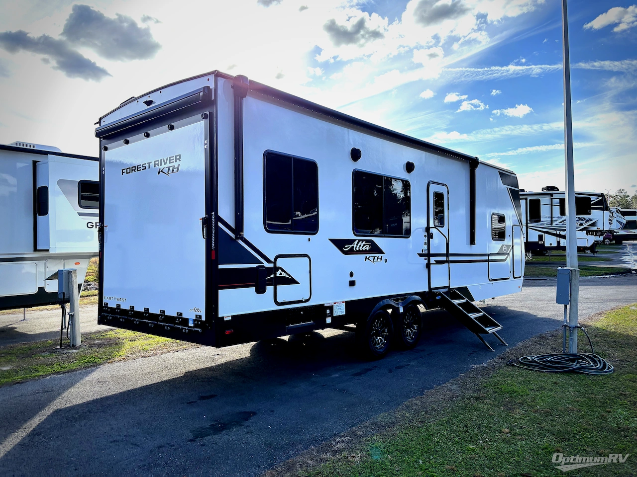 2026 East To West Alta 2870KTH Photo 2