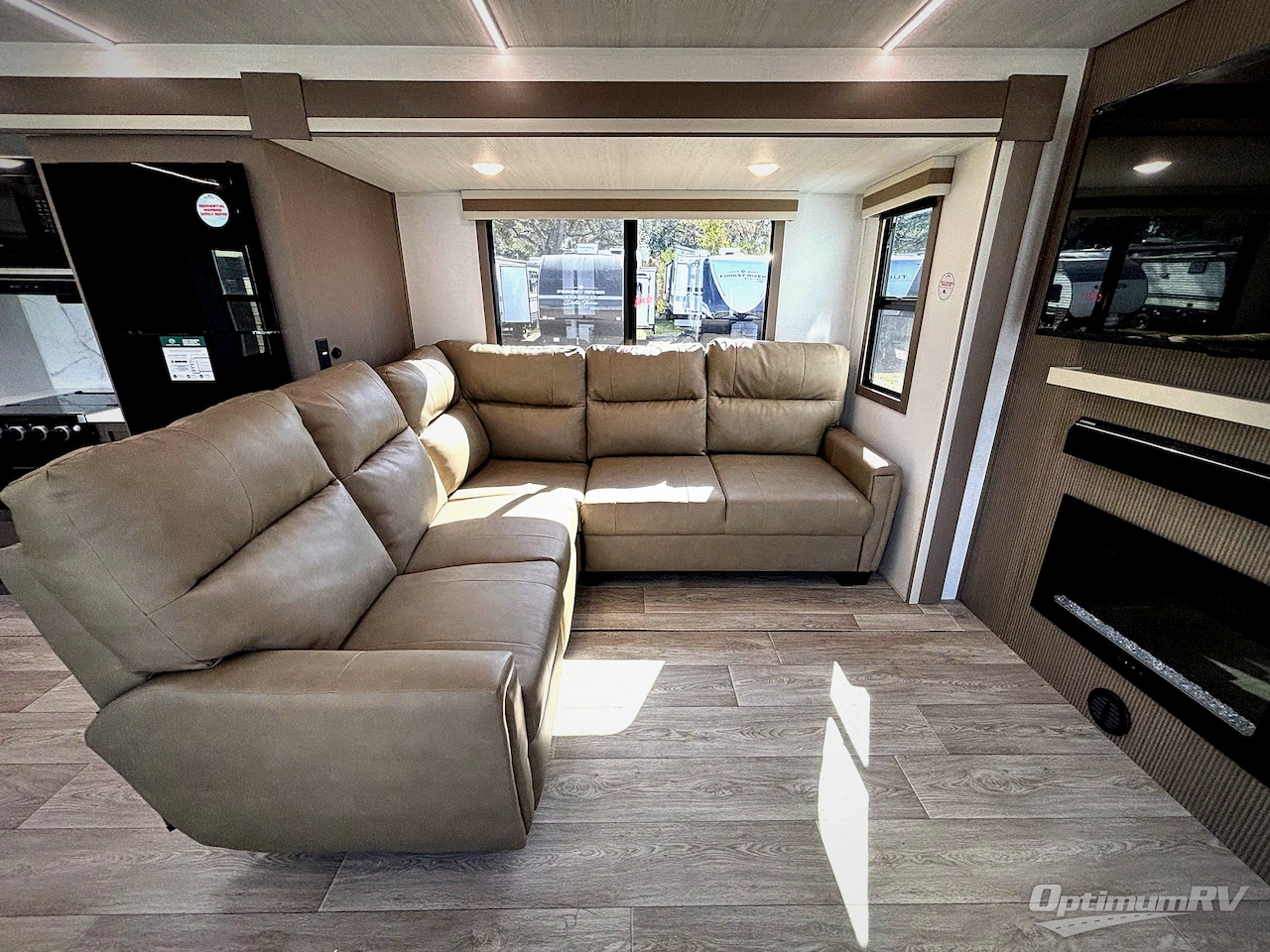 2026 East To West Alta 3175RK Photo 11