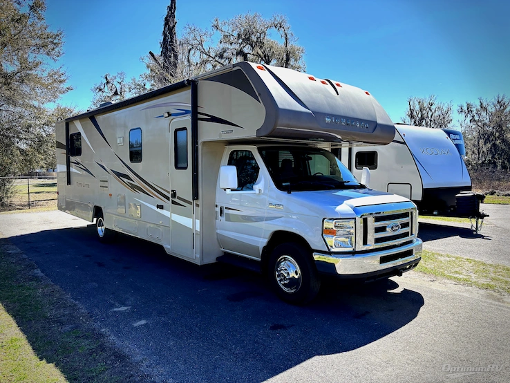 2017 Winnebago Minnie Winnie 31K RV Photo 1