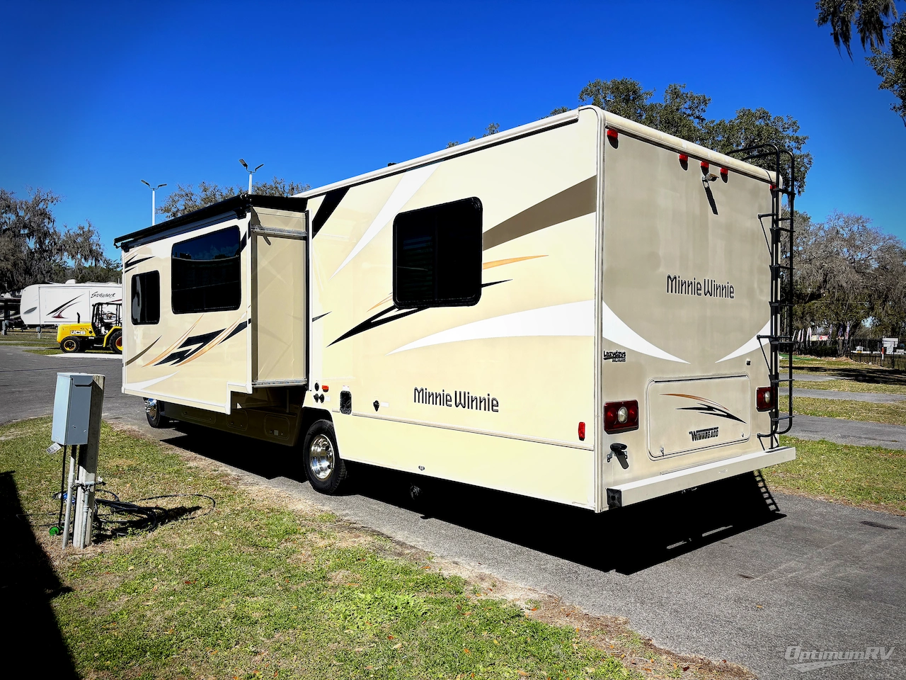 2017 Winnebago Minnie Winnie 31K Photo 3
