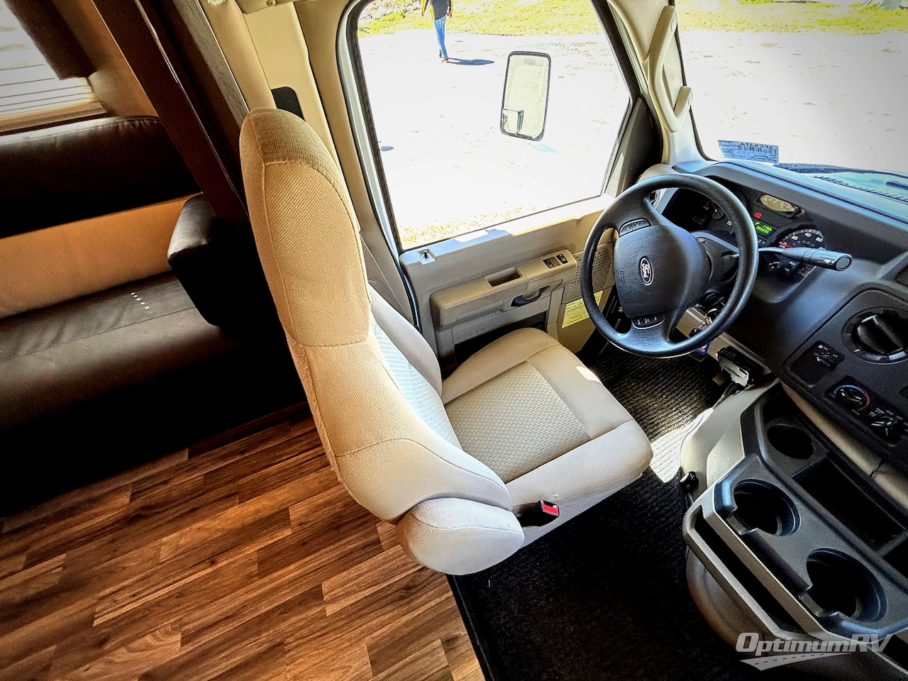 2017 Winnebago Minnie Winnie 31K Photo 8