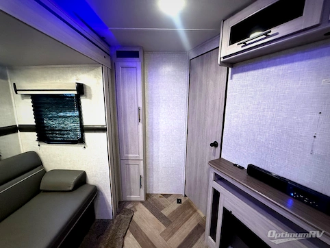 2023 CrossRoads Zinger ZR333DB RV Photo 3