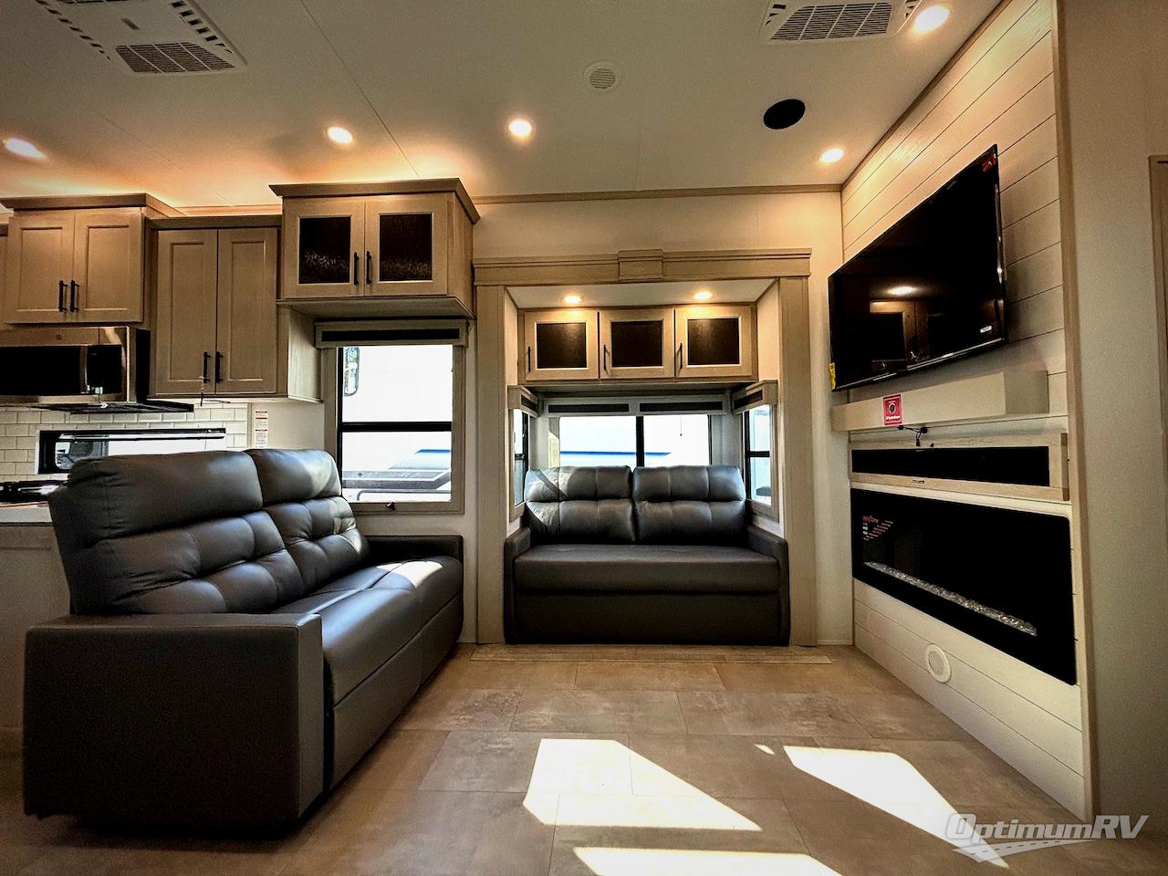 2026 Grand Design Solitude 417KB Photo 7