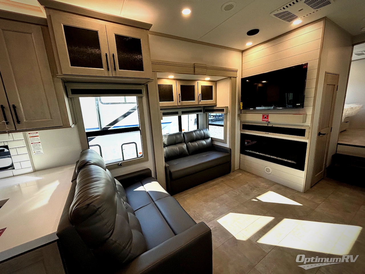 2026 Grand Design Solitude 417KB Photo 11