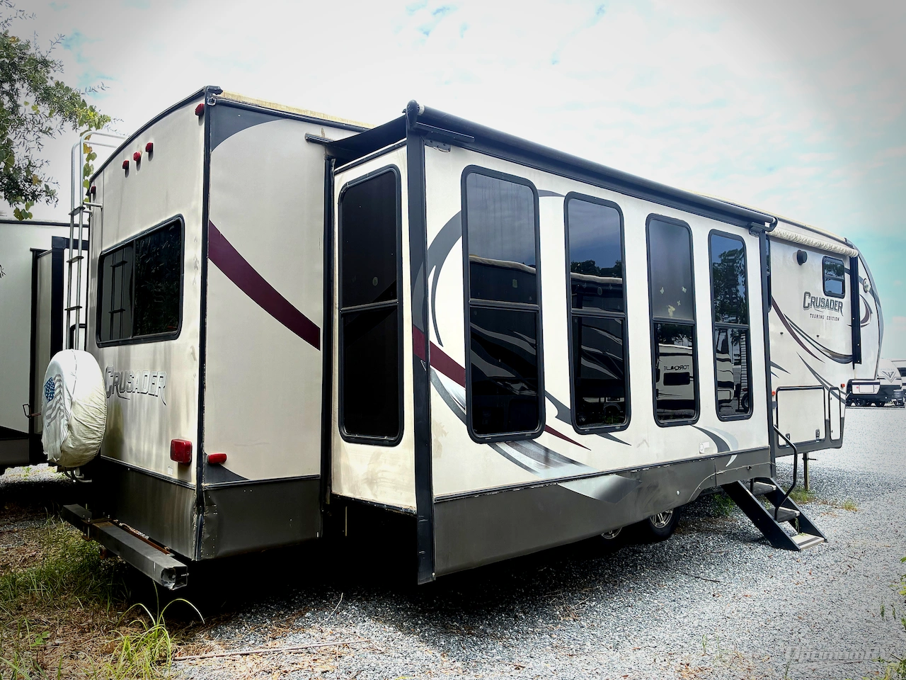 2014 Prime Time Crusader 325RES Photo 2