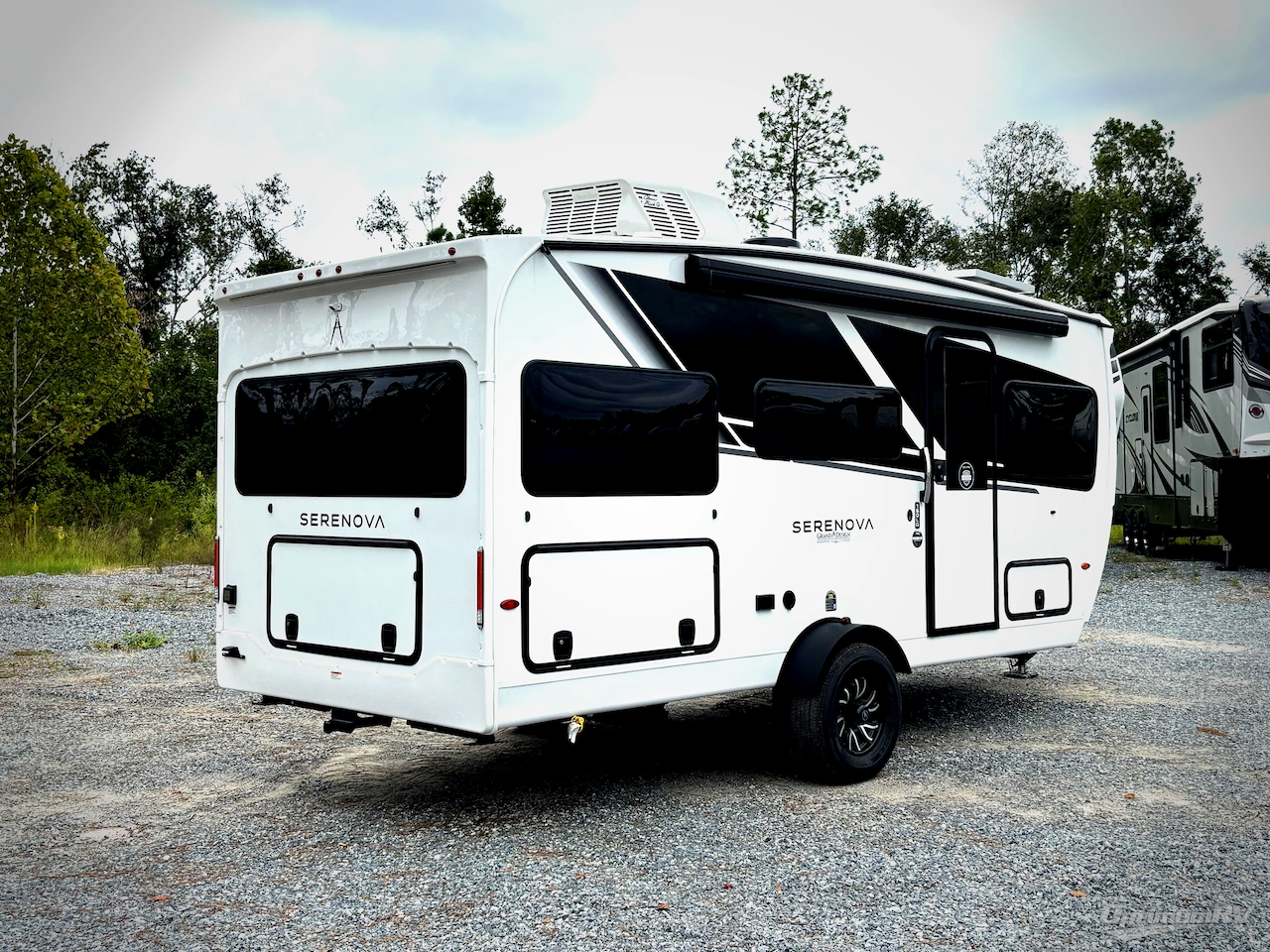 2026 Grand Design Serenova 160LG Photo 2