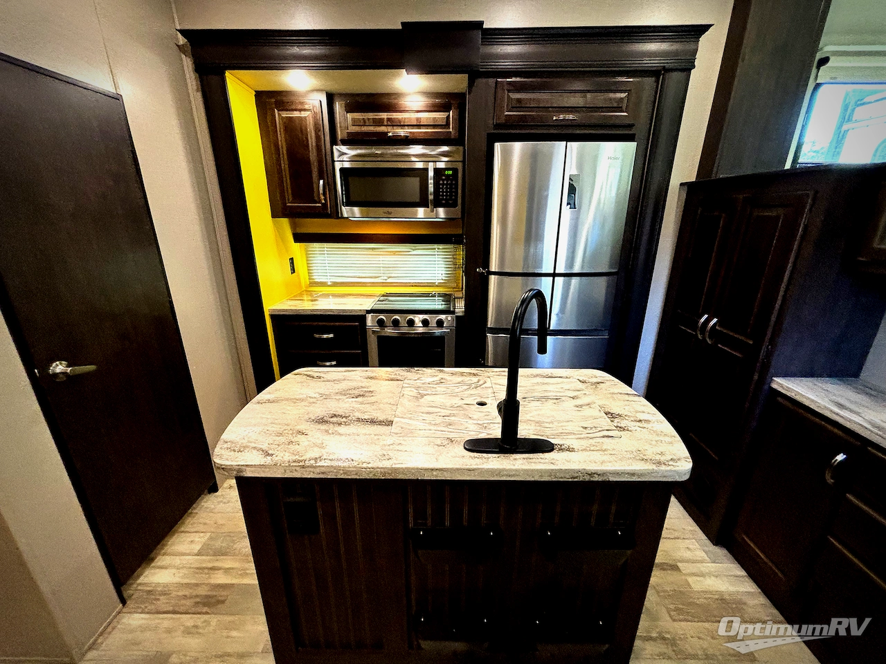 2020 Coachmen Brookstone 344FL Photo 6