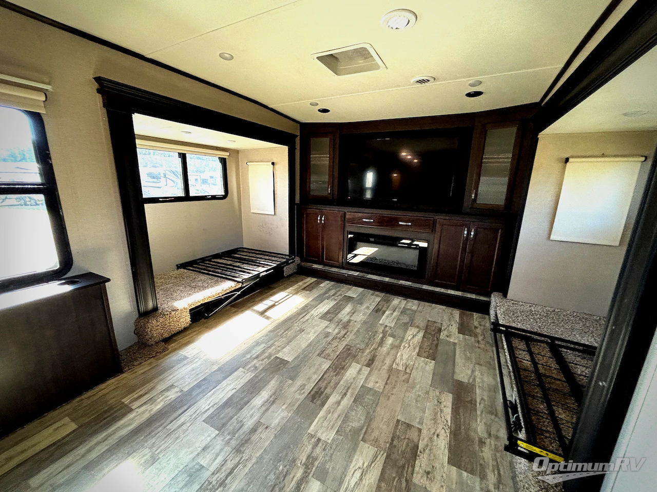 2020 Coachmen Brookstone 344FL Photo 8