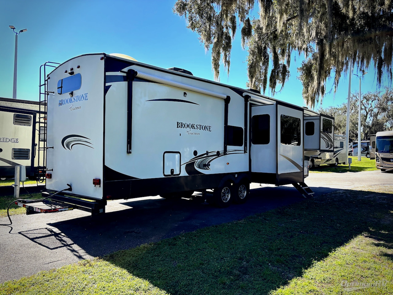 2020 Coachmen Brookstone 344FL Photo 2