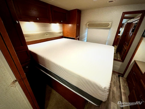 2017 Winnebago Sunstar 29VE RV Photo 4