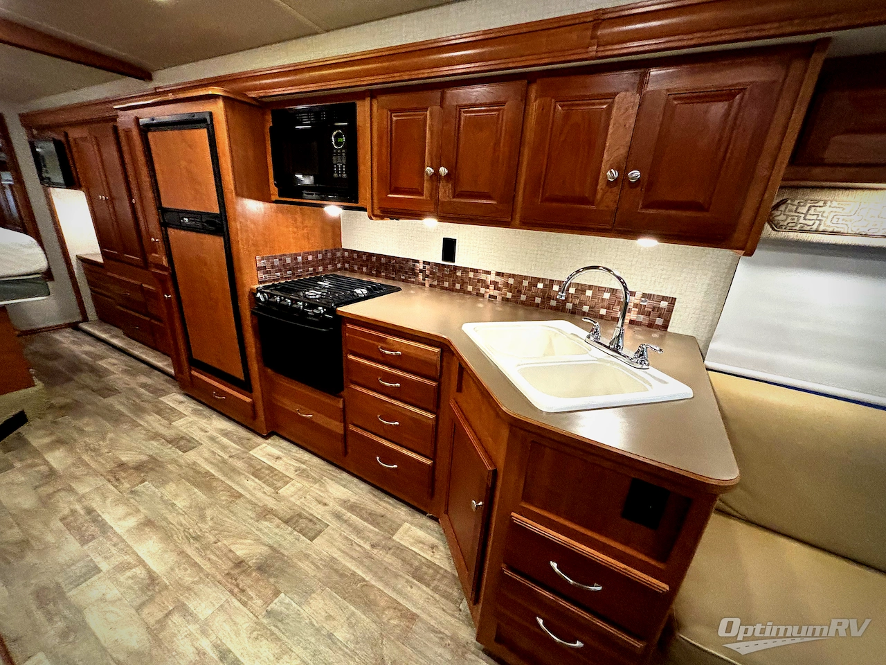 2017 Winnebago Sunstar 29VE Photo 4